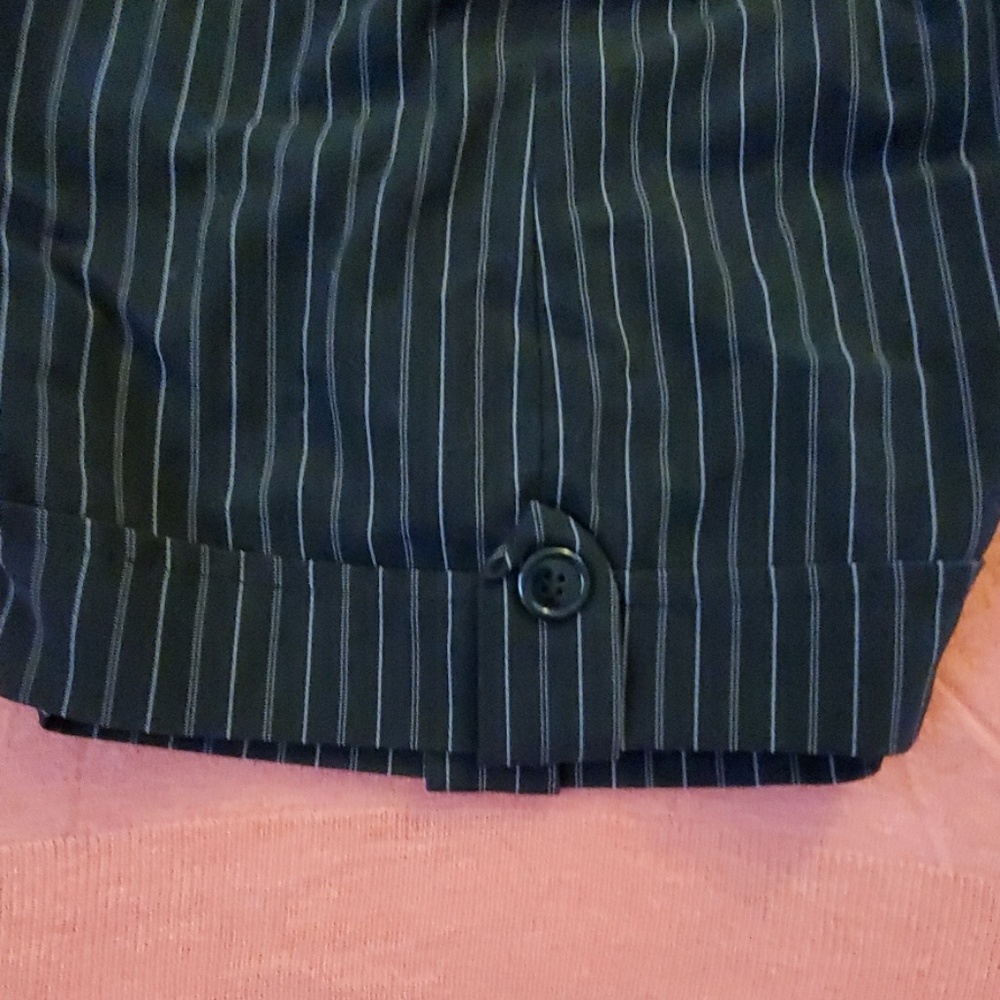 Shorts - Picture 4 of 5